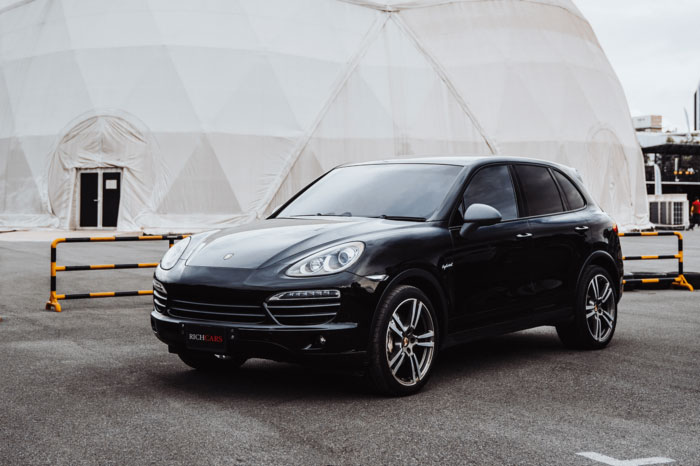 porsche-Cayenne-6-700x466